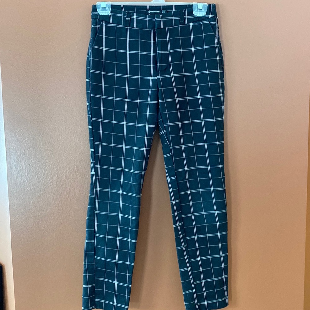 Stradivarius black and white plaid pants in size 0. Designed in Spain.